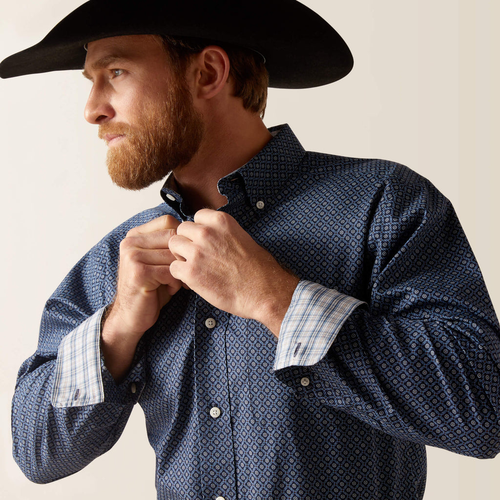 Ariat Wrinkle Free Keagan Fitted Shirt in Darkest Indigo, detail