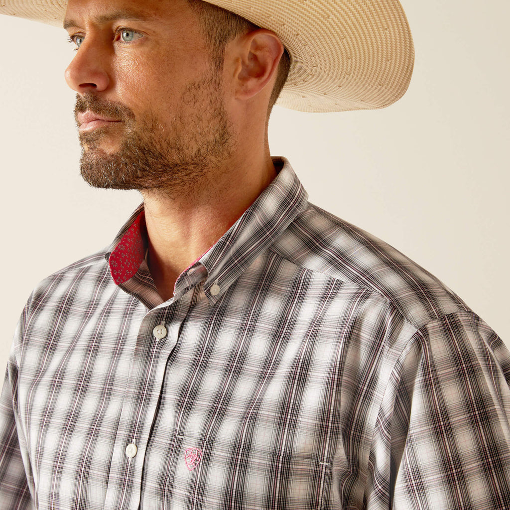 Ariat Wrinkle Free Berkley Short Sleeve Shirt in Black