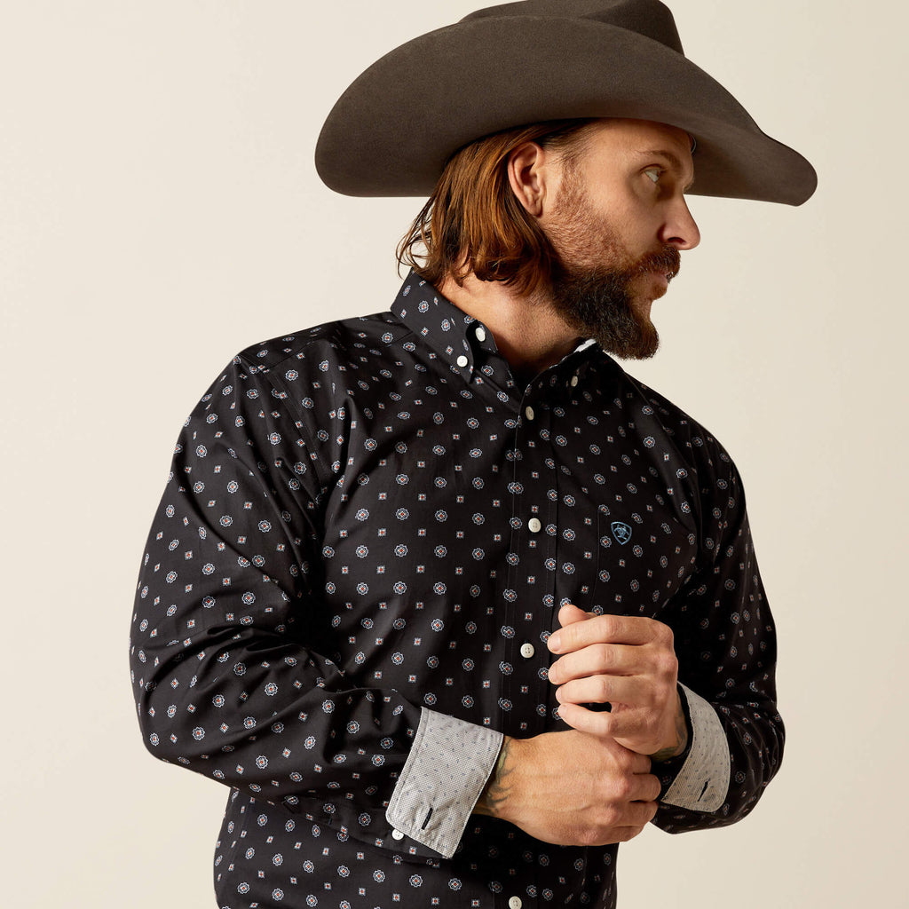 Ariat Wrinkle Free Lenox Fitted Shirt in Black