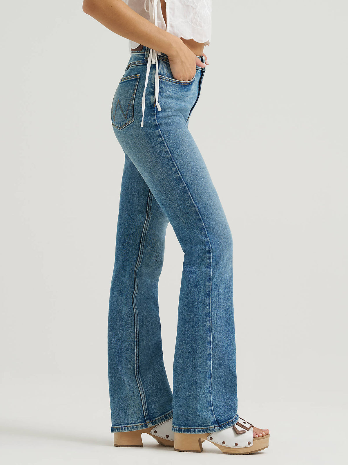 Wrangler High Rise Bold Boot Jeans in Ivy