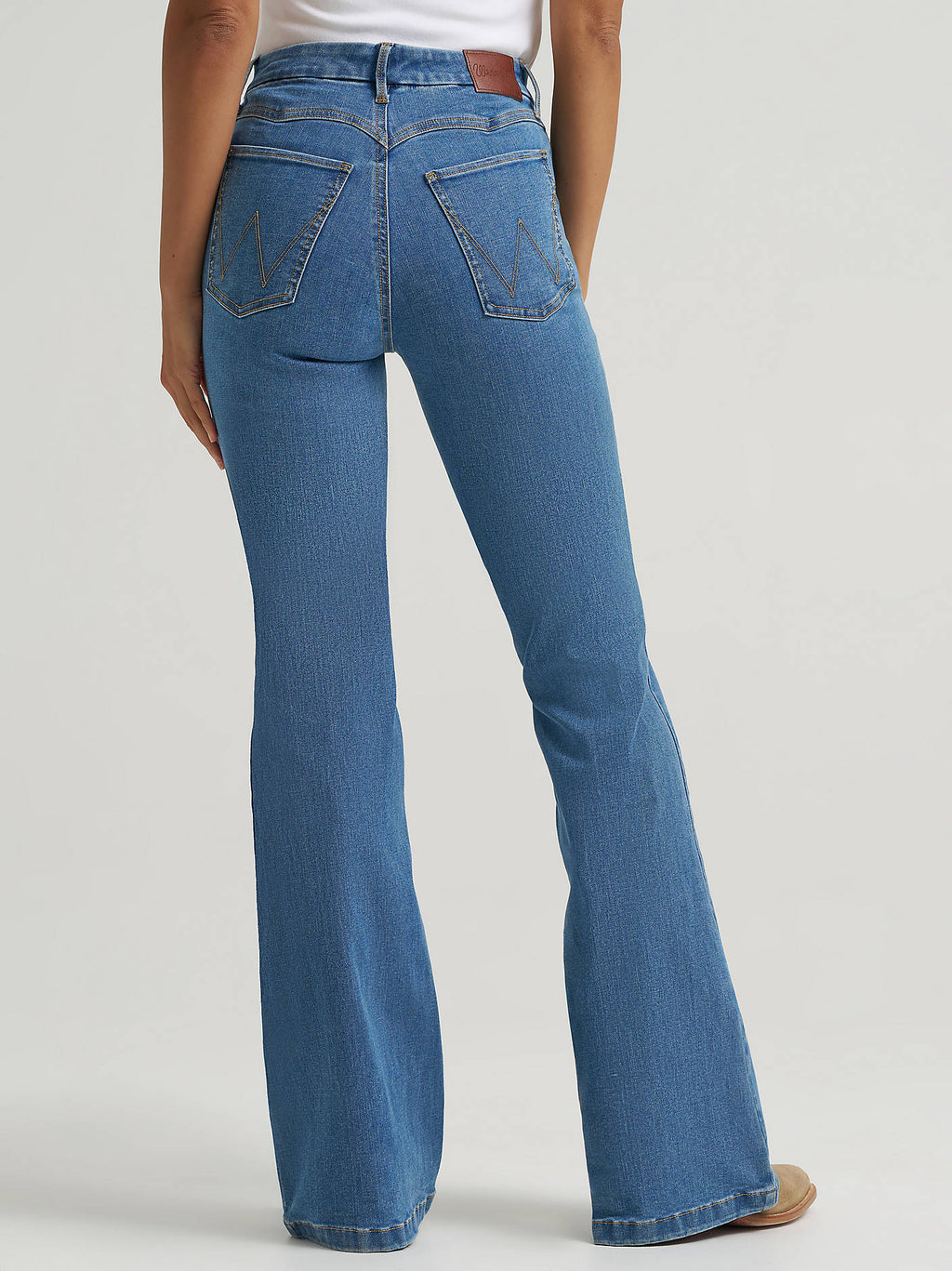 Wrangler Bespoke High Rise Fashion Flare Jeans in Jemma