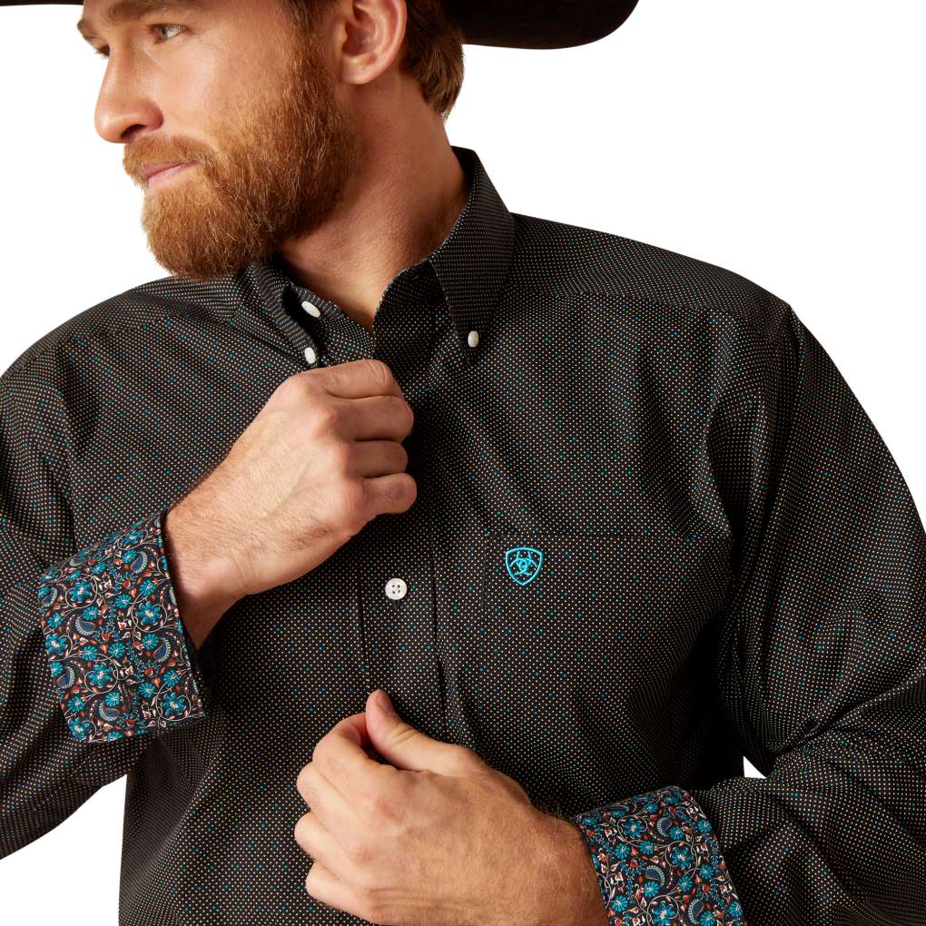 Ariat Wrinkle Free Gian Fitted Shirt in Black