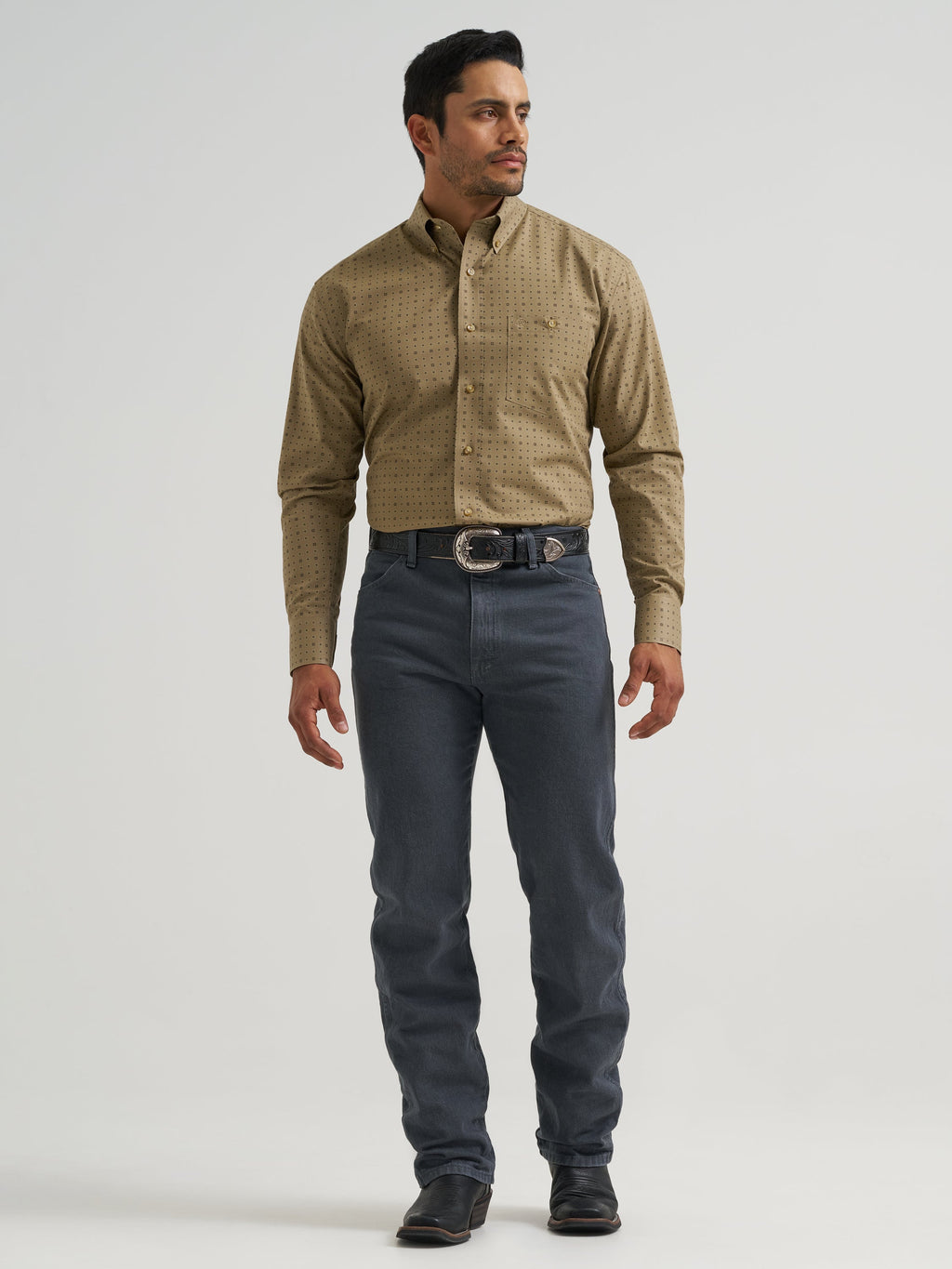 Wrangler Classic Relaxed Fit Button Down Shirt in Brown