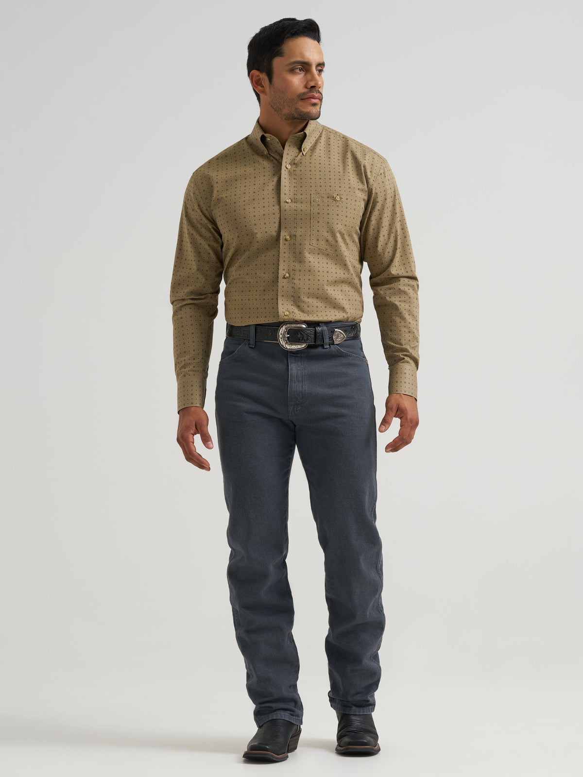 Wrangler Classic Relaxed Fit Button Down Shirt in Brown